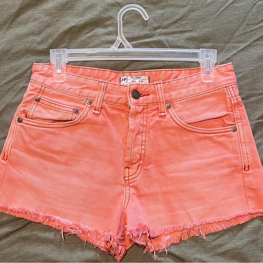 Free People Coral Pink Distressed Raw Hem Denim Cutoff Shorts - Size 26